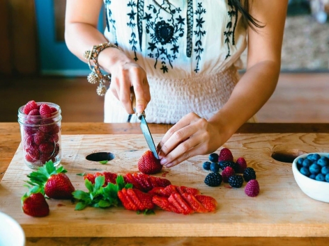 Vì sao không nên ăn trái cây thay cơm tối để giảm cân?