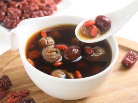 4 công dụng của nước kỷ tử ngâm táo đỏ